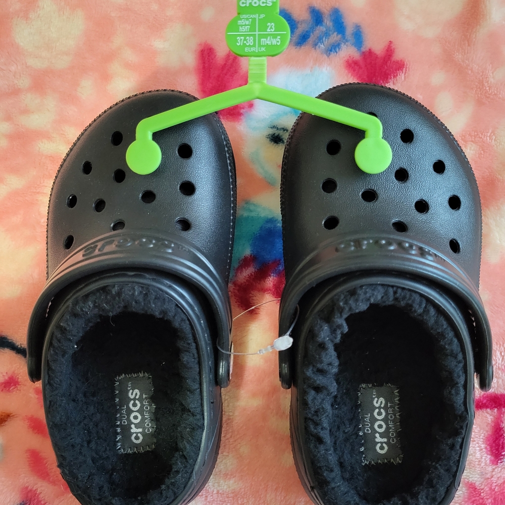 CROCS Kids Black Fuzzy Lined Clogs, NEW, Size 9c